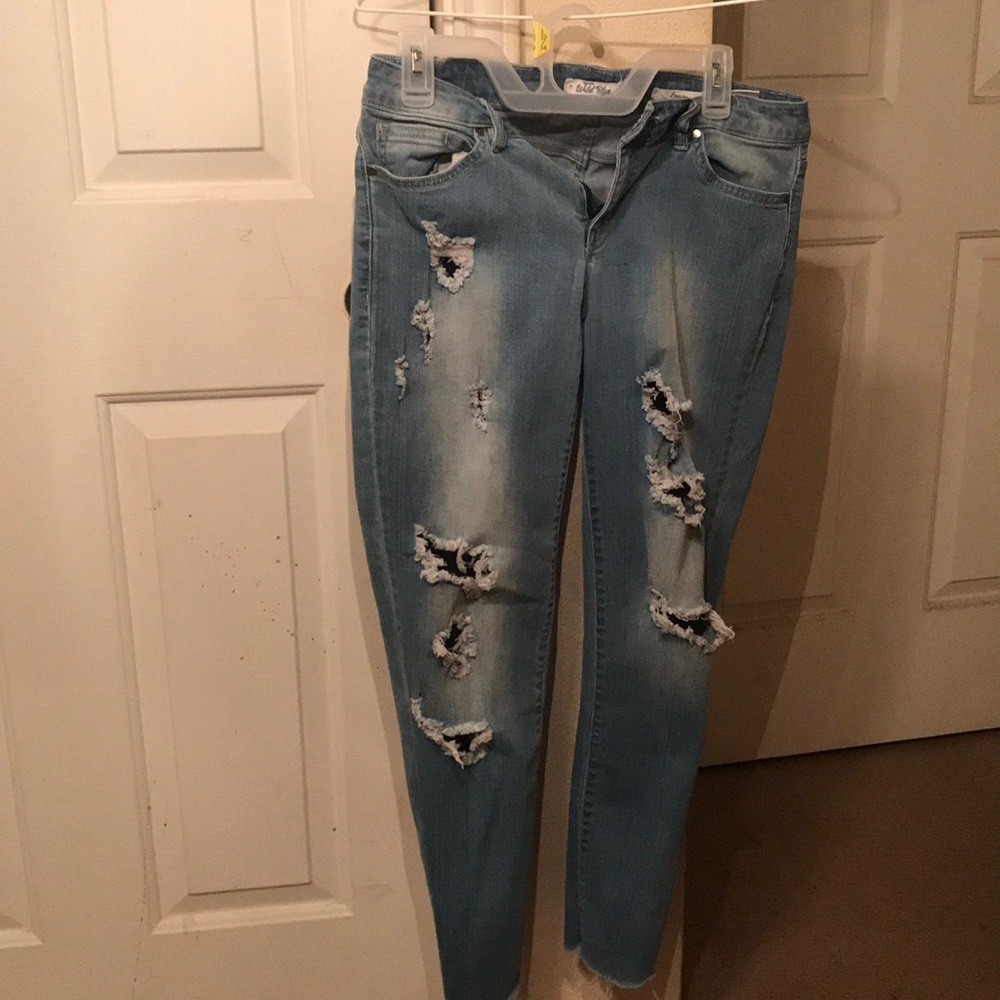 Ripped jeans tight fit .